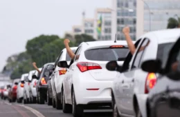 Uber é condenada a pagar R$ 1 bilhão e a contratar todos os motoristas ativos