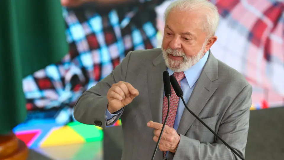 Aliados de Lula esperam reforma ministerial após eleições municipais