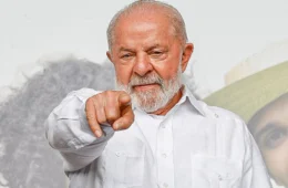 Com investigação sobre ministro, Lula ganha tempo em negociação com Centrão