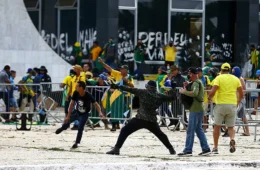 Milei barra bolsonaristas: Argentina não concederá refúgio a condenados estrangeiros