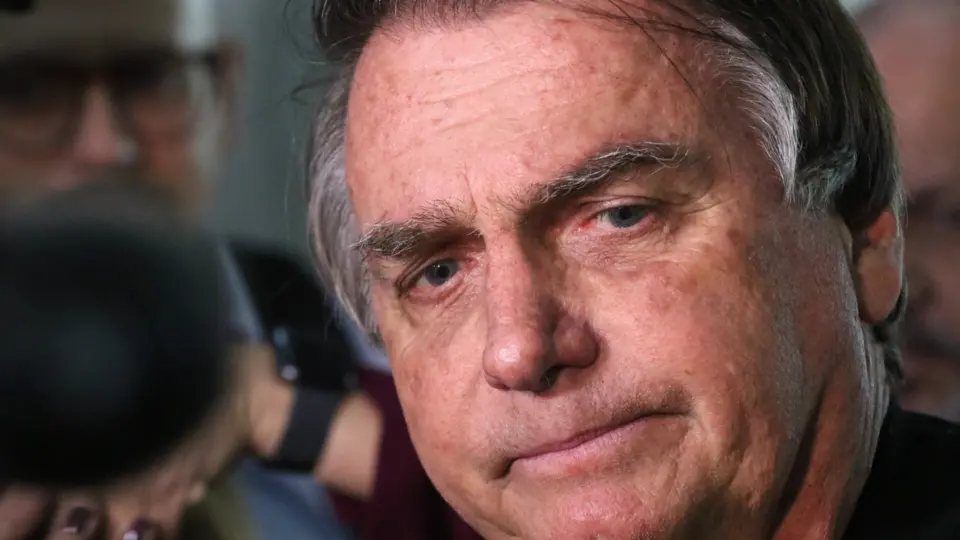 Bolsonaro é multado em R$ 40 mil por impulsionar anúncios ilegais contra Lula