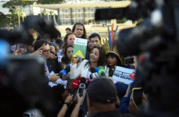 Eliziane Gama rebate ataques de Bolsonaro: ‘Suas palavras não valem nada’