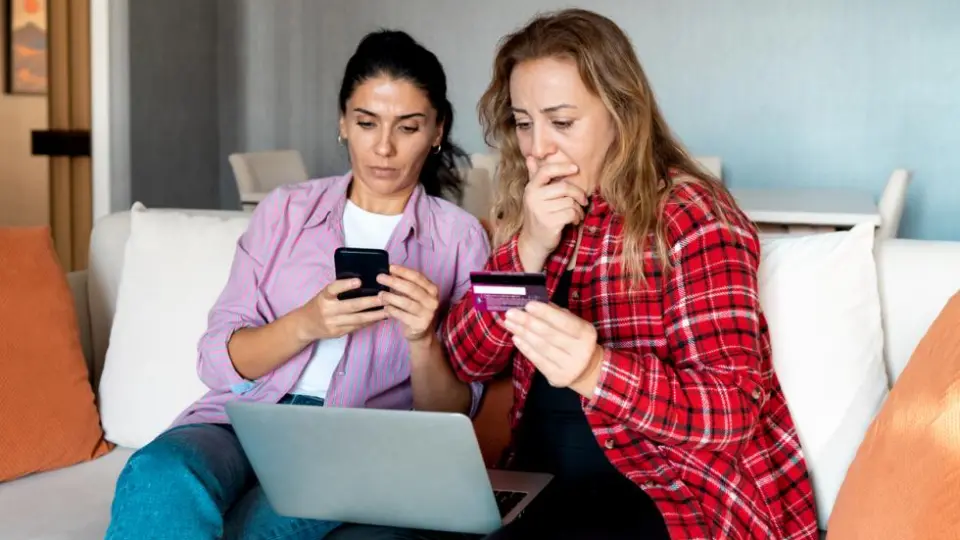 Tecnologia contra golpes pode evitar prejuízo de R$ 1 bi no Dia dos Pais, diz pesquisa