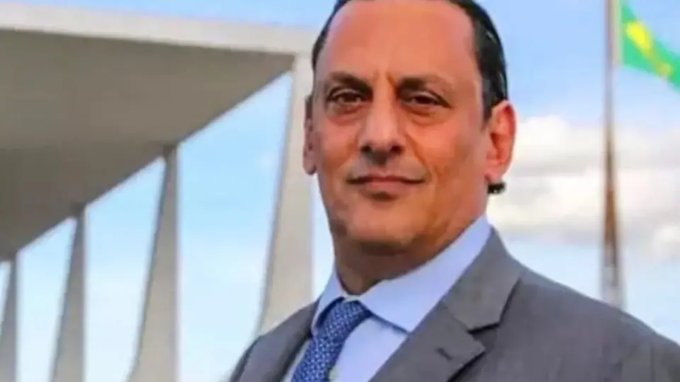 Documentos do FBI mostram que Frederick Wassef recomprou Rolex de Jair Bolsonaro