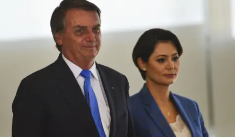 Documento do TCU pede reavaliação de presentes recebidos por Bolsonaro