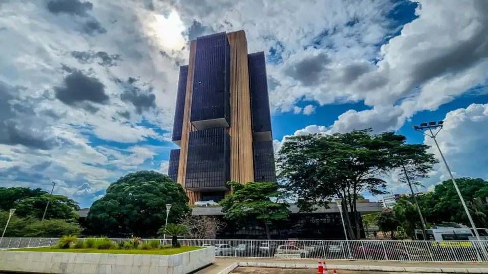 Banco Central reduz taxa de juros Selic para 11,75% e promete mais cortes em 2024