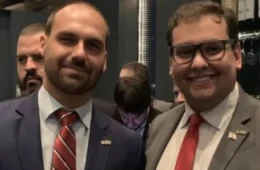 Congresso dos EUA cassa mandato de George Santos, trumpista e bolsonarista