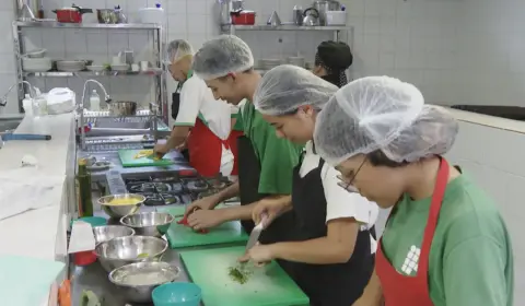 Ensino técnico aumenta chances de jovens entrarem no mercado de trabalho, aponta pesquisa