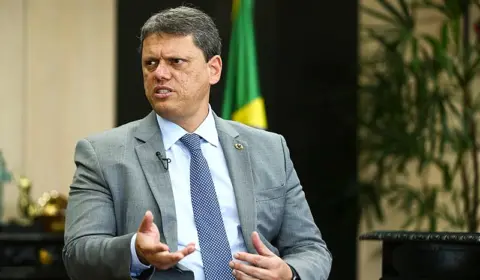 Aula digital da gestão Tarcísio usa vídeo de propaganda do MBL