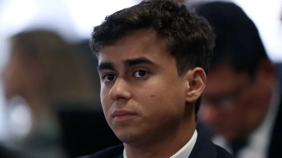 Justiça condena Nikolas Ferreira em ação popular contra senadora Eliziane Gama