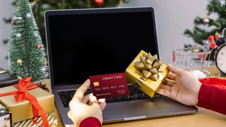 Cartão de crédito: juros sobem novamente em abril e atingem 423,5% ao ano