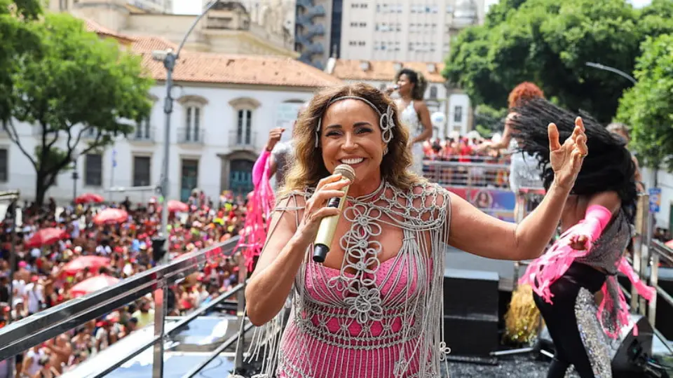 Blocos reúnem milhares de foliões em diversos bairros do Rio de Janeiro