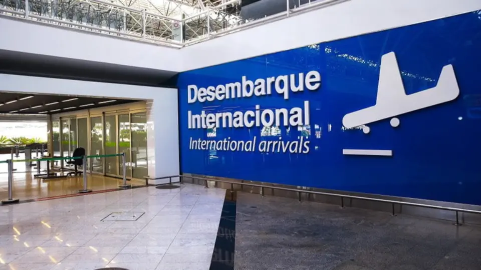 Austrália, Canadá e Estados Unidos: passa para abril a exigência de visto de turistas