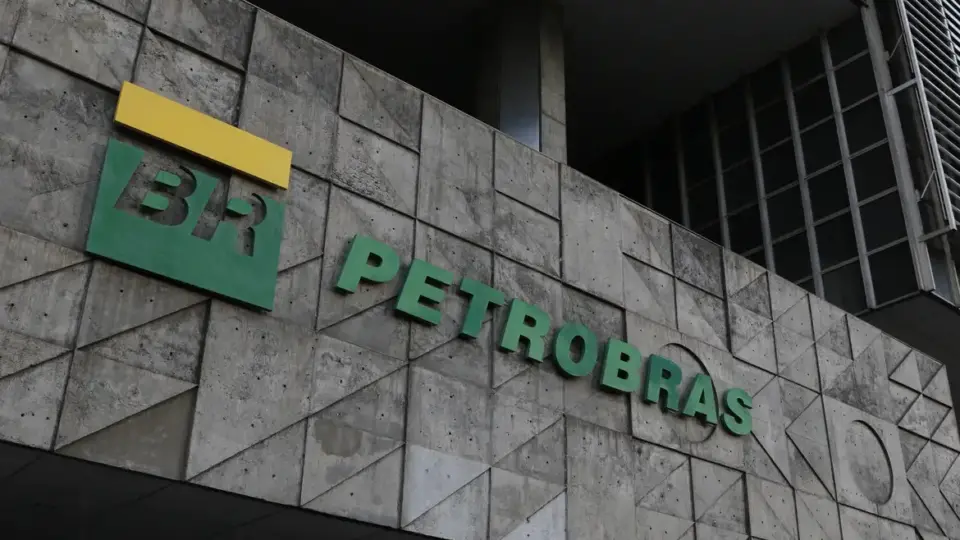 Petrobras aprova pagamento de 50% de dividendos extras sobre lucros de 2023