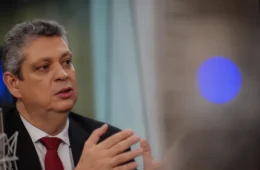 Ministro abre sindicância para apurar viagem de servidores que ele próprio autorizou
