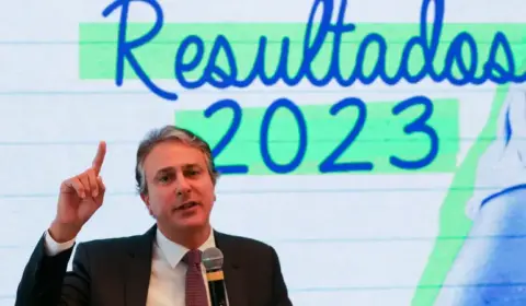 Evasão escolar: Ensino público perde 500 mil alunos; escolas privadas têm aumento de 4,7%