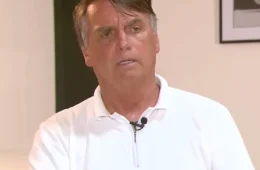 Em entrevista na TV, Bolsonaro volta a apelar para fake news e complica Heleno