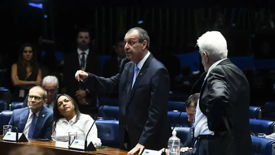 ‘Quero que me tipifiquem o que é isso’, diz senador sobre massacre de Israel em Gaza