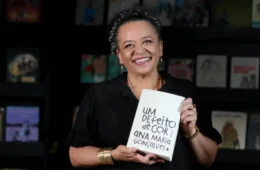 Enredo da Portela, livro ‘Um defeito de cor’ é recordista de vendas