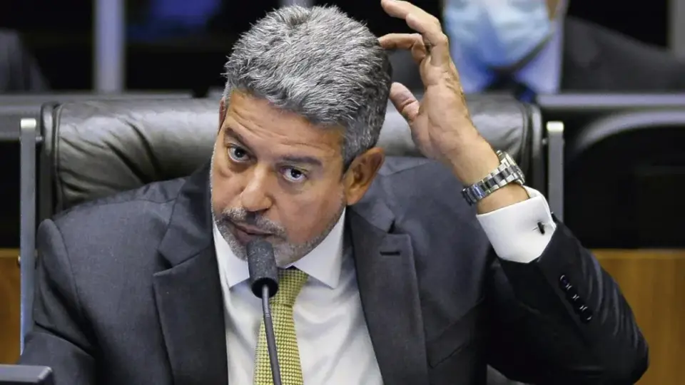 Governistas e Centrão veem erros de Lira e cenário confortável para Planalto em sucessão na Câmara