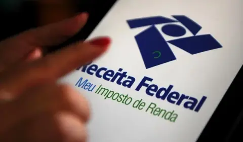 Receita paga hoje 3º lote de restituição do Imposto de Renda 2024; veja o calendário