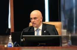Folha passa recibo e fala em ‘lacre’ no celular de ex-assessor de Moraes