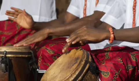 Respeita meu Axé: perfis nas redes usam humor para falar das religiões afro-brasileiras