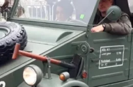 Responsável por réplica de veículo nazista no 7/9 recebeu medalha do Exército