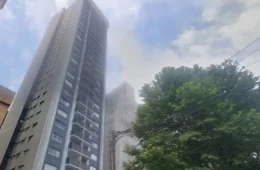 Trabalhador estava a 18 m de altura quando teve corda cortada por morador