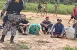 Indígenas rendem garimpeiros na terra yanomami e os entregam à Força Nacional