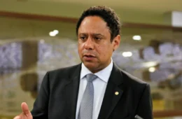 Arthur Lira abandona PL das Fake News; Orlando Silva protesta