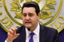STF intima Ratinho Junior sobre privatização de 200 escolas no Paraná