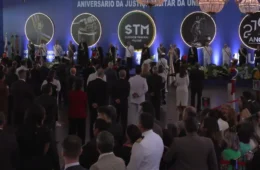 Ministros do STM homenageiam bolsonaristas que atacam o Judiciário
