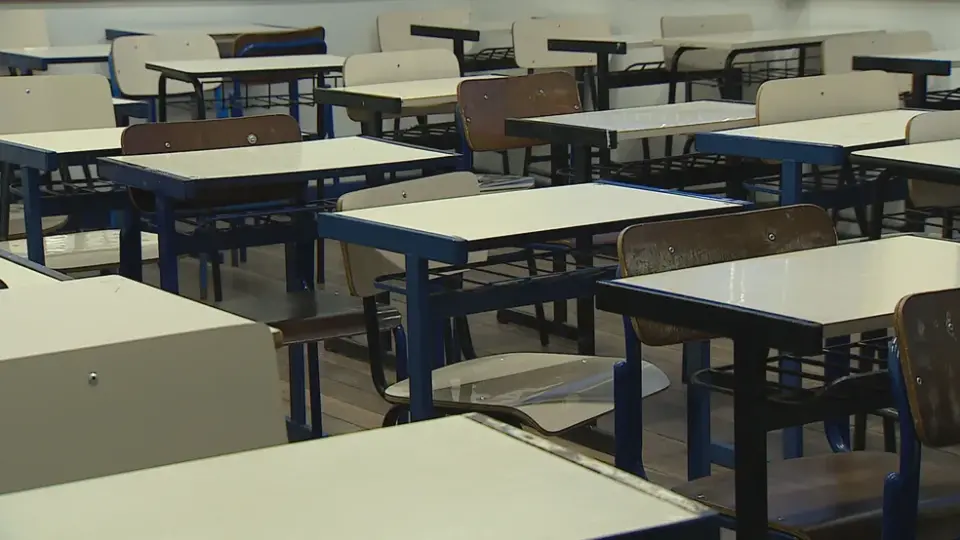 Professores de universidades particulares de SP aprovam estado de greve