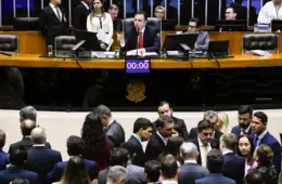 Discurso pró-armas predomina no Congresso há dez anos, enquanto oposição enfraquece, diz estudo