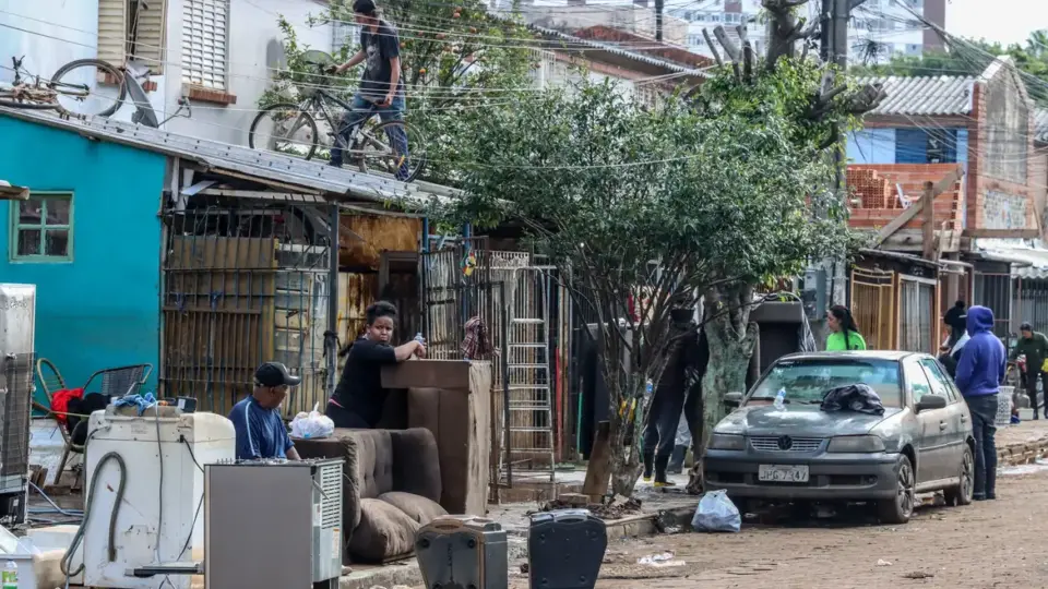 Empresa de reciclagem vai levar 18 mil toneladas de lixo do RS a SP; resultado reverterá em doações