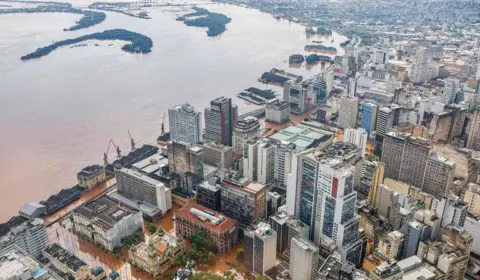 Frente fria deve trazer chuvas hoje para áreas sob enchentes do Rio Grande do Sul