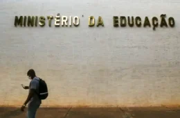 MEC aceita revogar portaria se professores de federais terminarem greve
