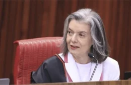 Cármen assume TSE, exalta Moraes, critica ódio e promete combater mentiras