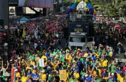 Parada LGBTQIA+ vestiu avenida Paulista de verde e amarelo neste domingo (2)