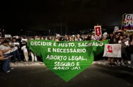 Hackers derrubam sites de deputados e partidos que apoiaram o PL do estupro