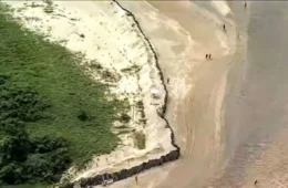 Praia em Pontal do Maracaípe é murada por empresário
