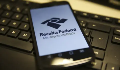 Imposto de Renda 2024: Receita paga 4º lote de restituição hoje; veja quem recebe