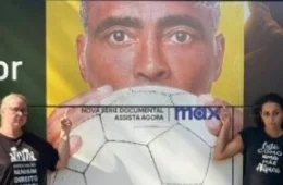 Romário xinga mãe atípica de ‘escrota, ingrata e babaca’ em publicação