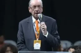 Eduardo Cunha é vaiado por evangélicos em evento do Centenário da Assembleia de Deus