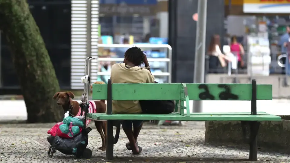 Projeto reserva 10% das vagas de concursos federais a pessoas em situação de rua