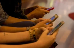 Empresa ligada às big techs tem software que pode identificar conversas online