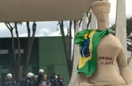 PGR denuncia mulher que pichou ‘Perdeu, mané’ em estátua do STF