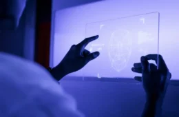 Meta terá de suspender, no Brasil, o uso de dados na internet para treinar IA