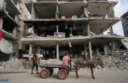 Israel mata ao menos 70 palestinos em bombardeio no sul da Faixa de Gaza